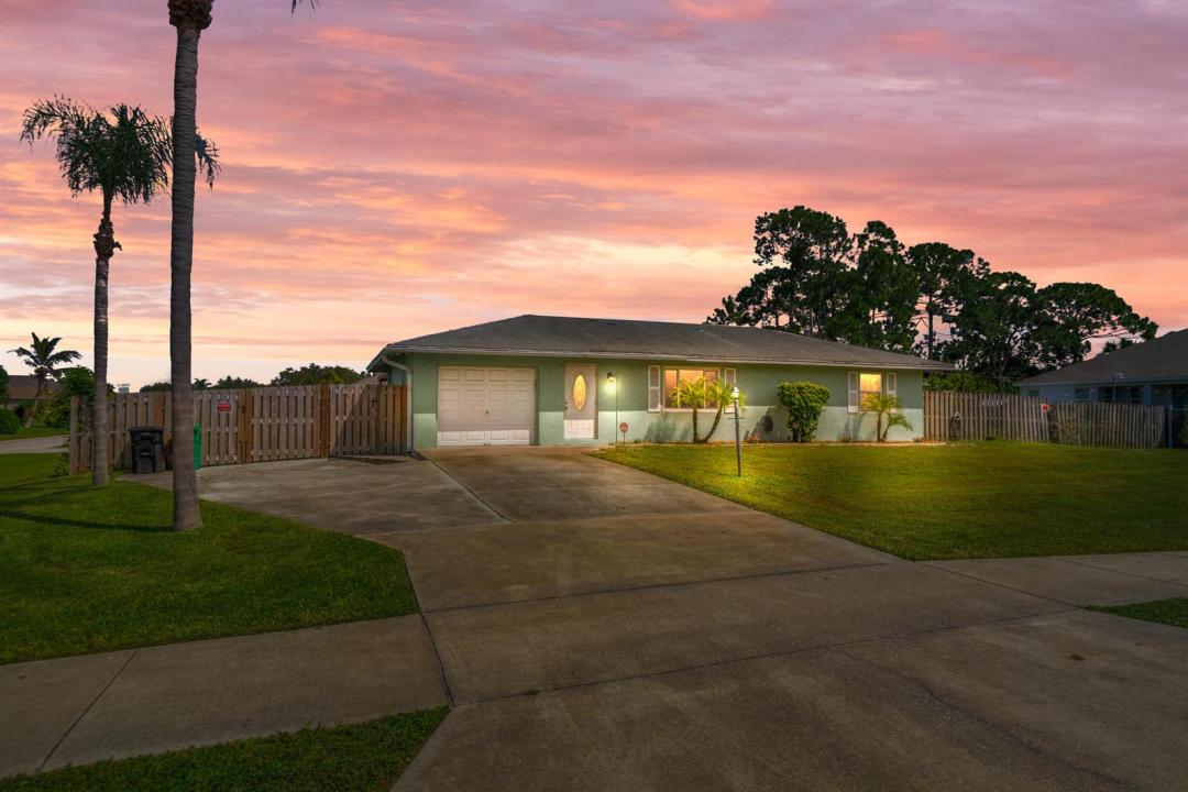 257 SW THORNHILL Drive, Port St. Lucie, Floride 34984, États-Unis