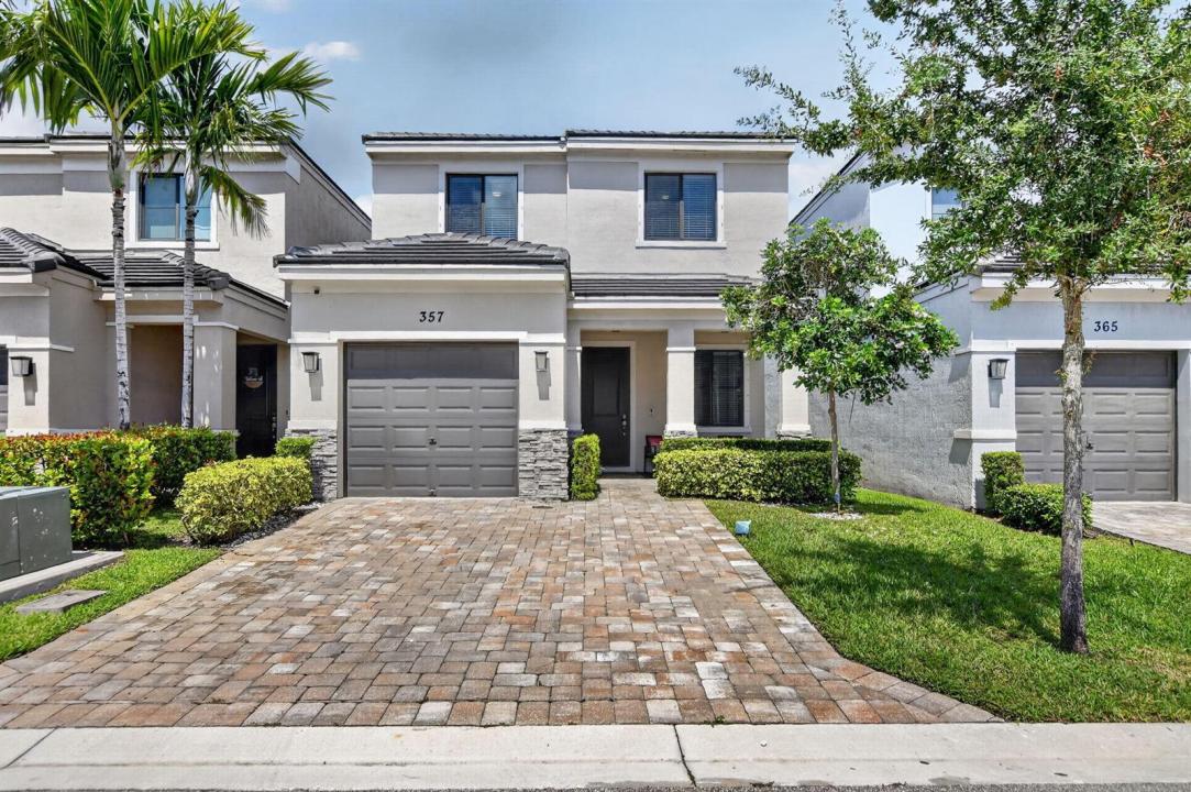 357 NW 36th Avenue, Pompano Beach, Florida 33069, USA