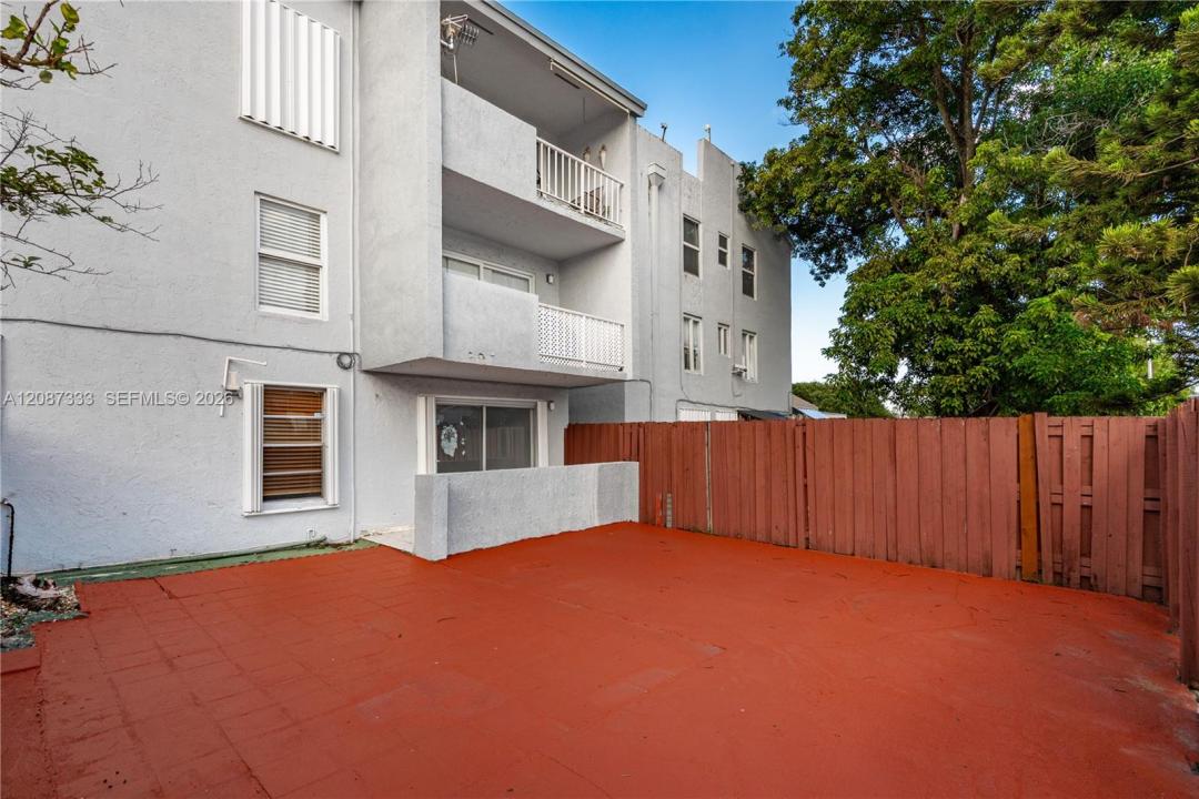 1725 W 60th St F126, Hialeah, Floride 33012, États-Unis