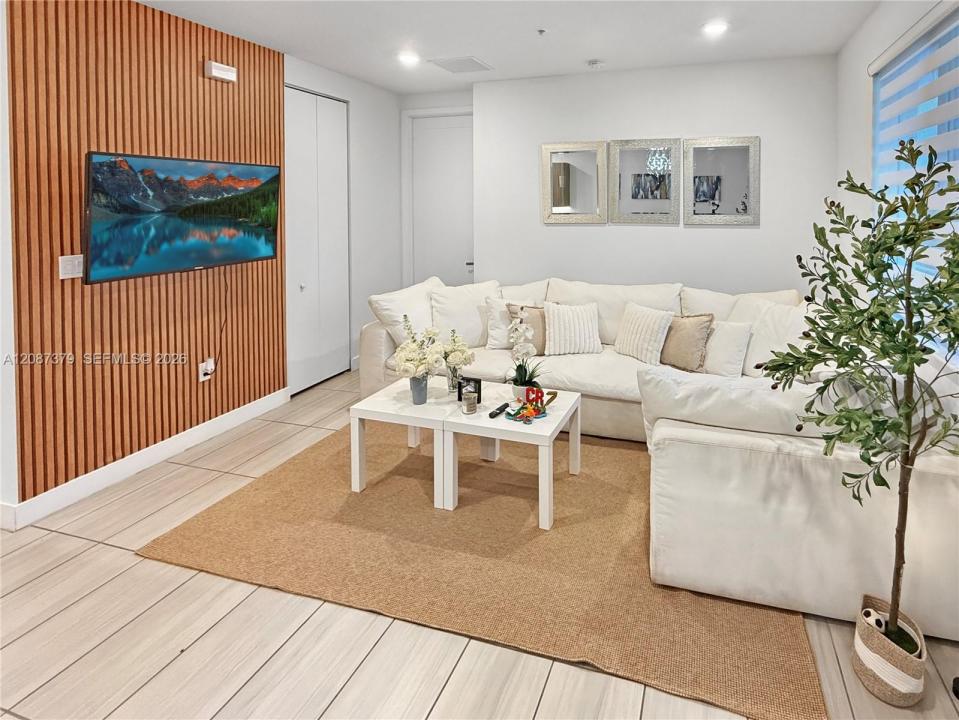 6416 NW 102nd Ct 304, Doral, Florida 33178, USA