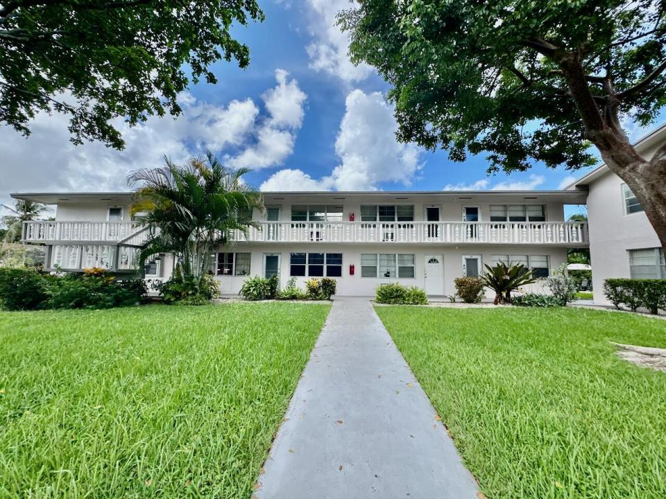 44 CANTERBURY B, West Palm Beach, Florida 33417, USA