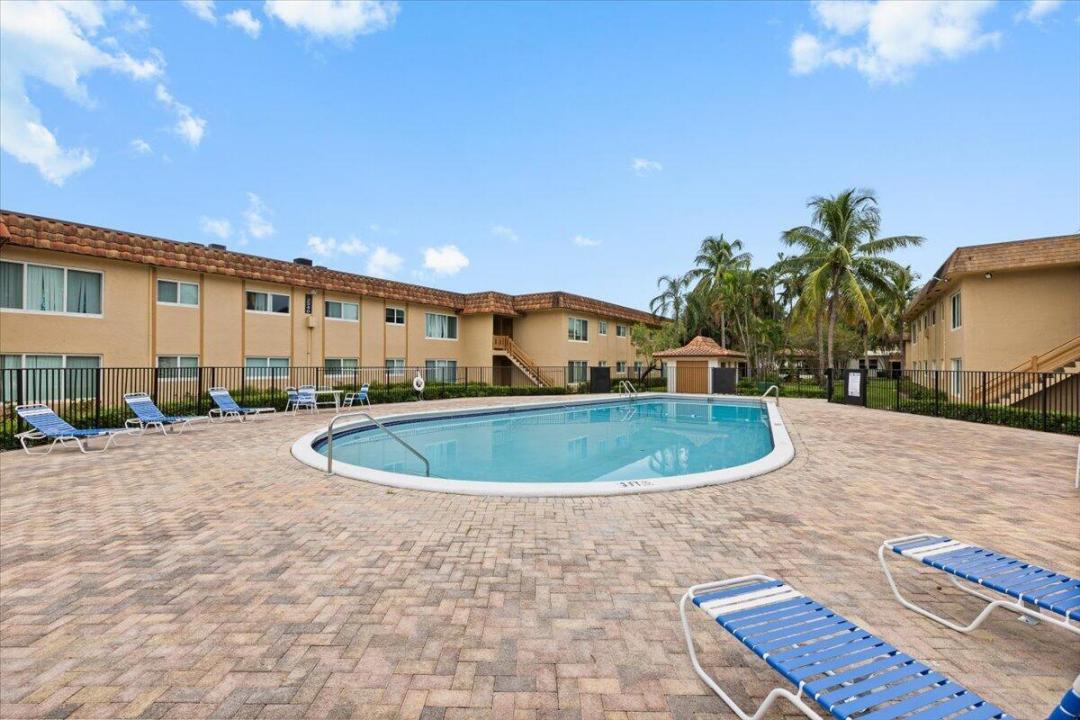 2531 NW 39th Terrace 202, Lauderdale Lakes, Floride 33311, États-Unis