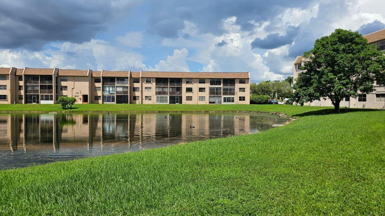 2981 N Nob Hill Road 201, Sunrise, Florida 33322, USA