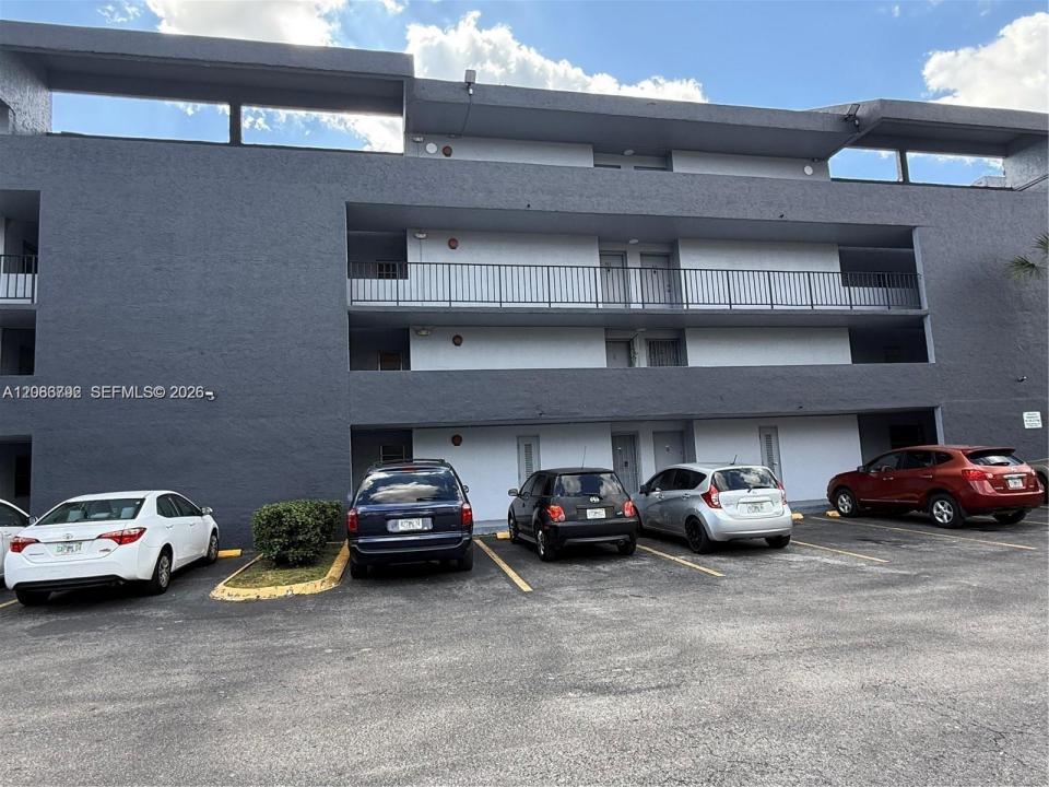 8821 W Flagler St 411, Miami, Florida 33174, USA