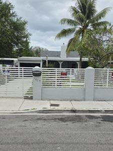 7017 NW 5th Ct, Miami, Флорида 33150, Соединенные Штаты