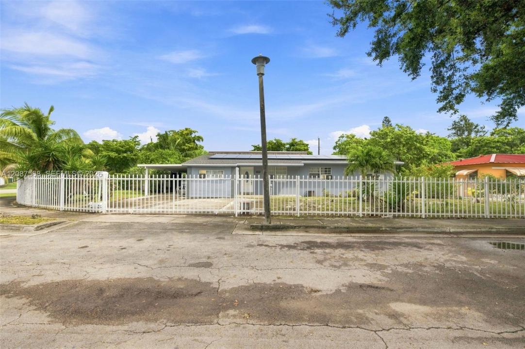 1299 NW 120th St, North Miami, Florida 33167, USA
