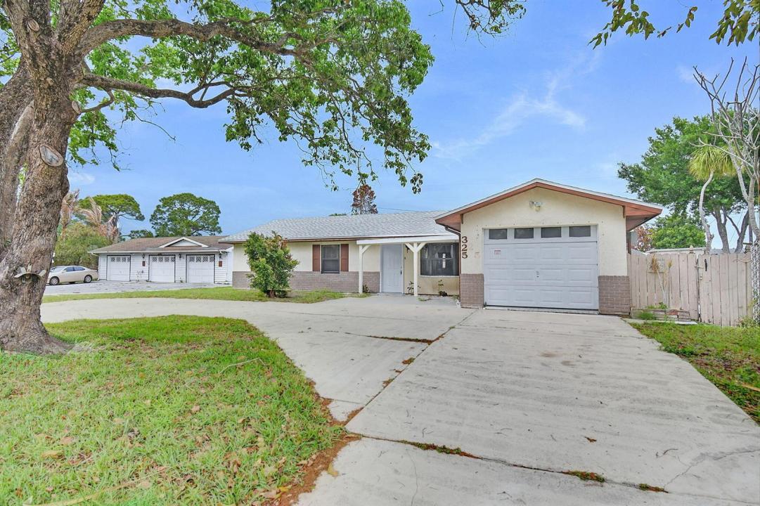 325 NW Rebecca Avenue, Port St. Lucie, Floride 34983, États-Unis