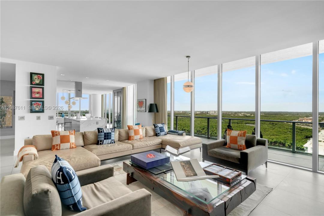330 Sunny Isles Blvd 5-TS01, Sunny Isles Beach, Floryda 33160, USA