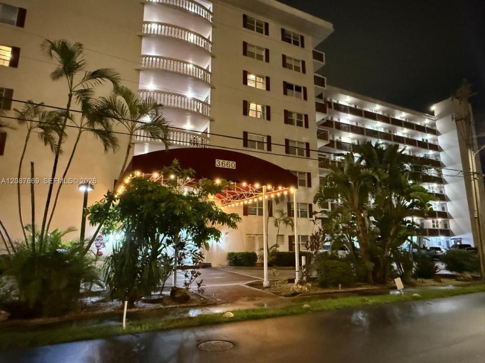 3660 NE 166th St 212, North Miami Beach, 플로리다 33160, 미국