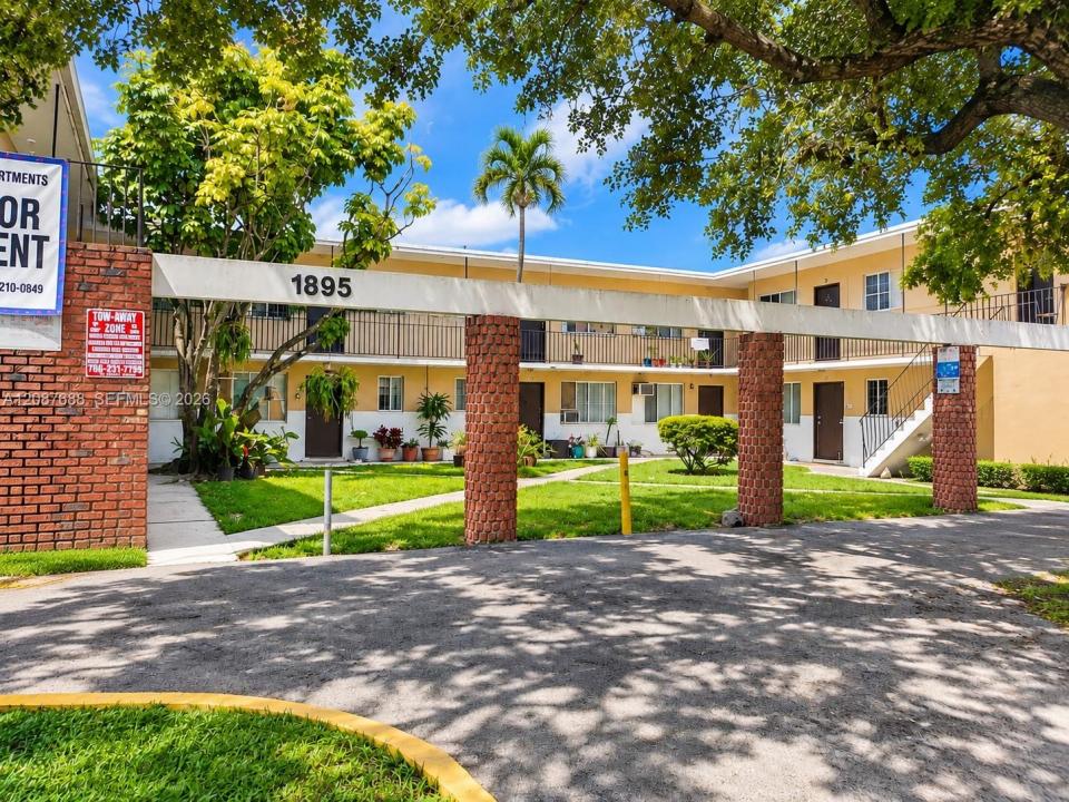 1895 NW 35th St, Miami, Floride 33142, États-Unis