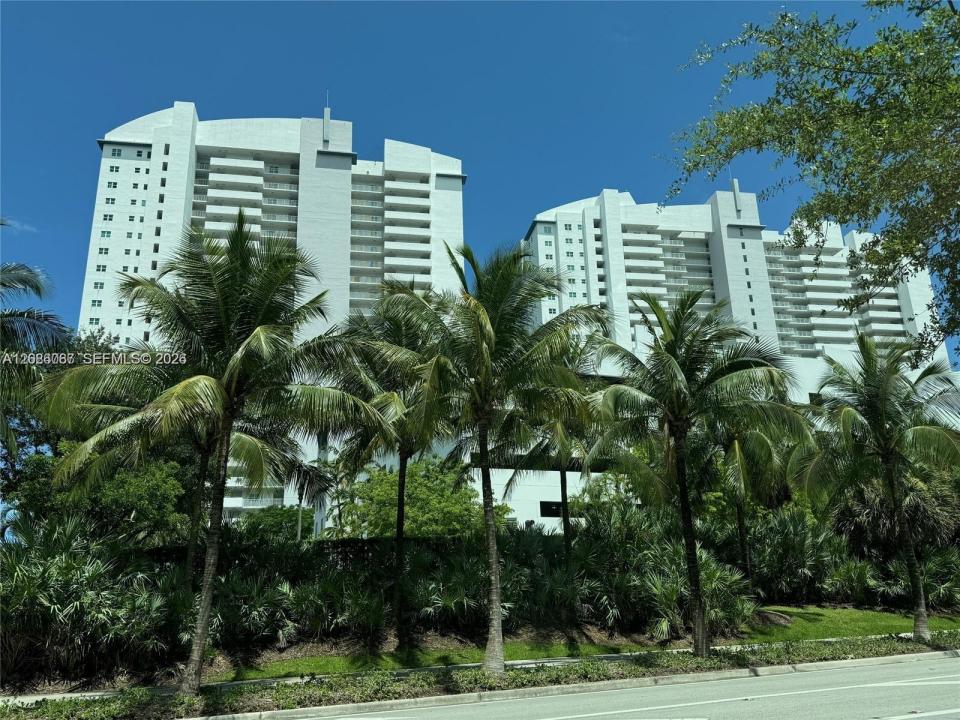 15051 Royal Oaks Ln 701, North Miami, Florida 33181, Stati Uniti