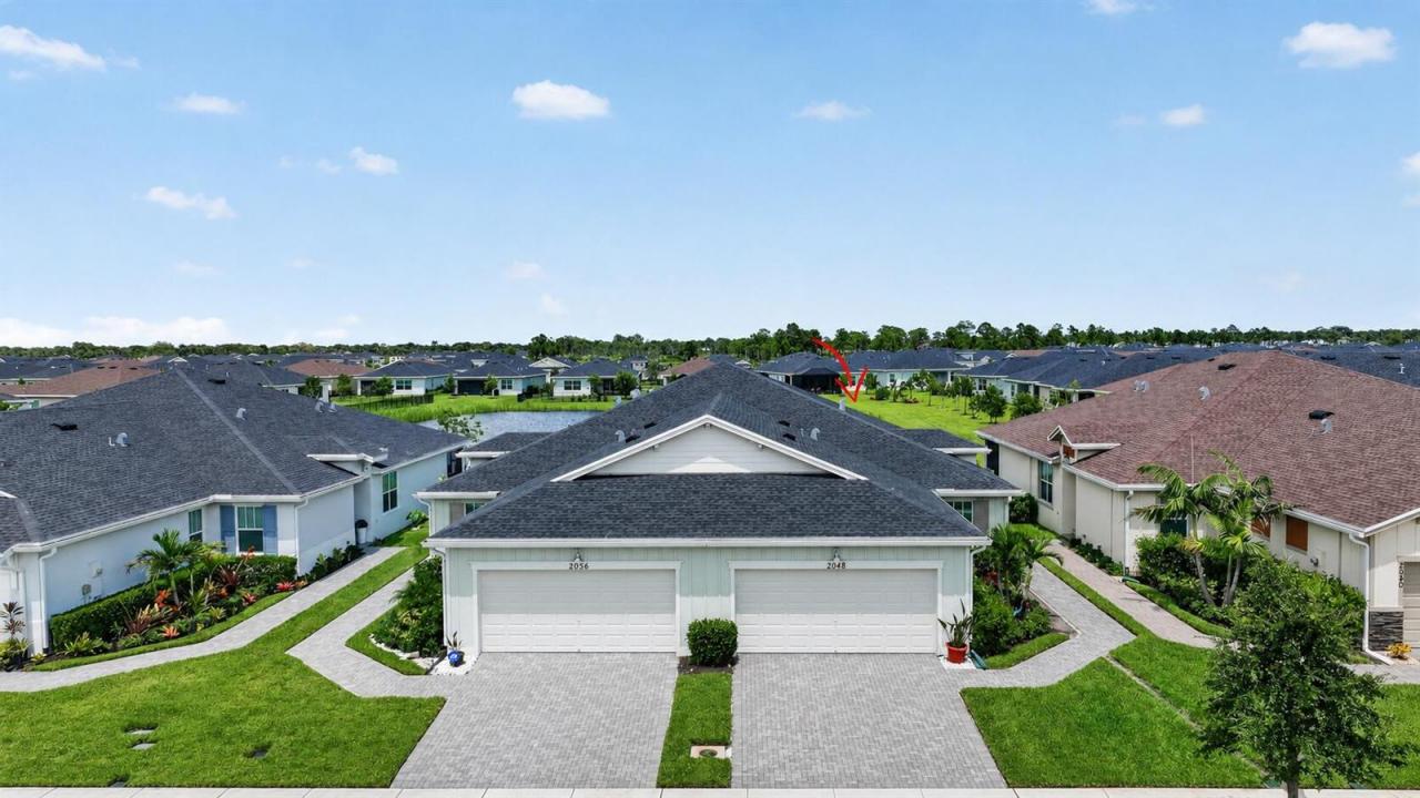 2048 SE Crosswood Way, Port St. Lucie, Florida 34984, USA