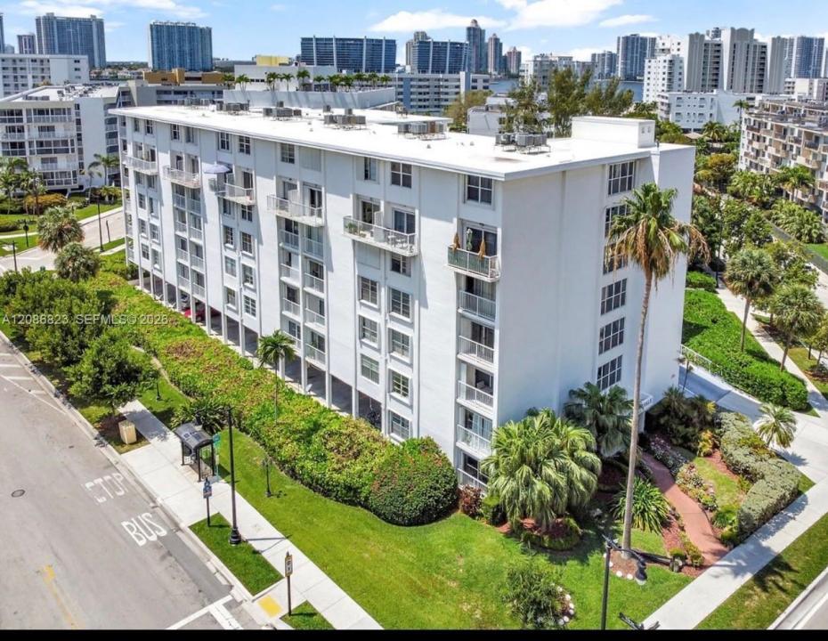 17800 Atlantic Blvd 204, Sunny Isles Beach, Floride 33160, États-Unis
