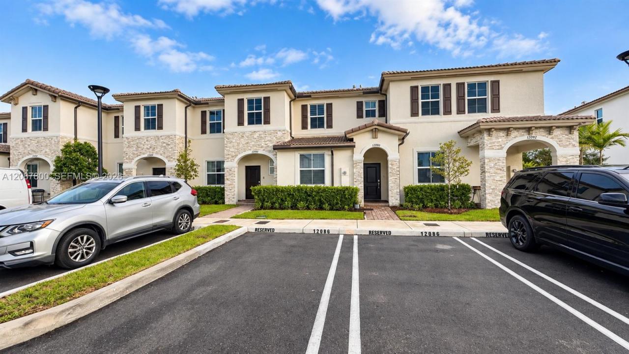 12086 NW 24th Pl, Miami, Florida 33167, USA