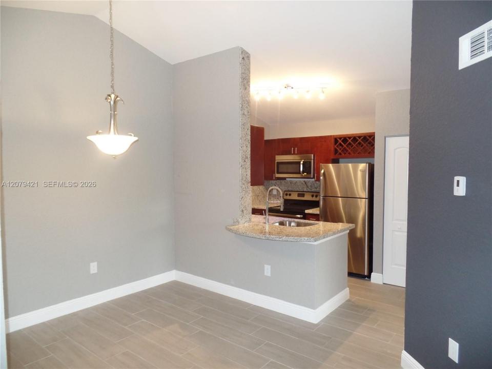 2881 N Oakland Forest Dr 311, Oakland Park, Flórida 33309, Estados Unidos