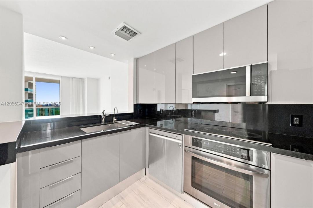 2101 Brickell Ave 3107, Miami, Florida 33129, USA