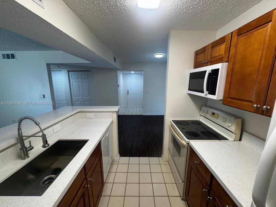 3995 W Mcnab Rd B110, Pompano Beach, Florida 33069, Stati Uniti