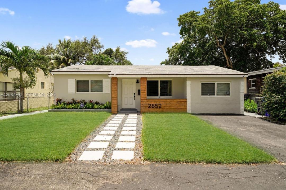 2852 Washington St ., Hollywood, Florida 33020, USA