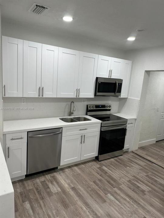 3045 SW 21st St 3047, Miami, Florida 33145, Stati Uniti