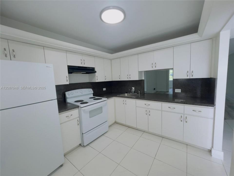 443 NE 195th St 338, Miami, Florida 33179, USA