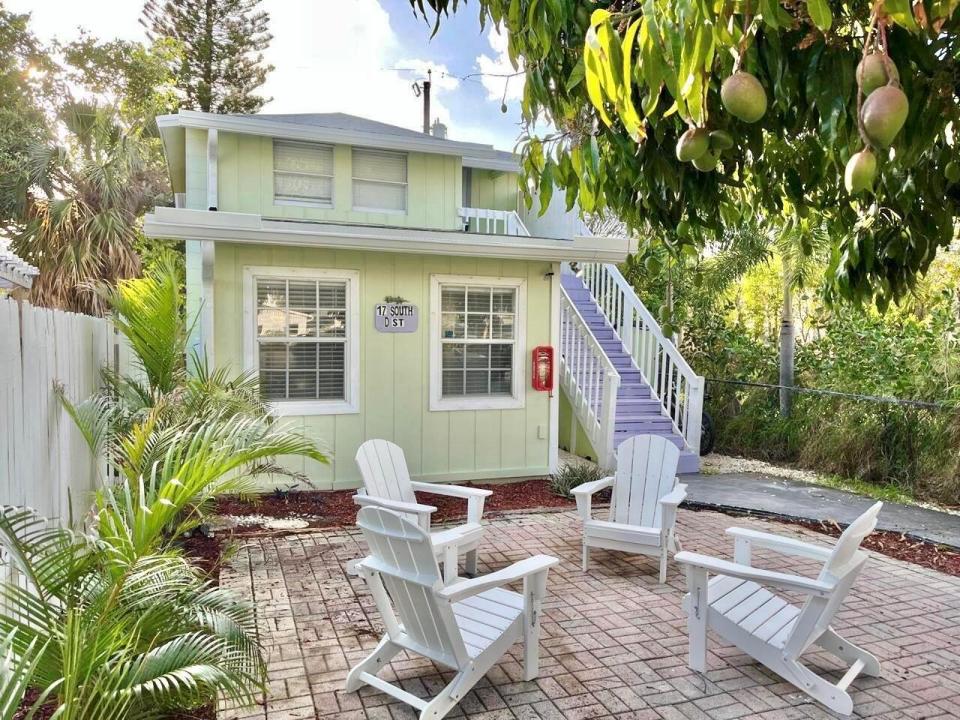 17 S D Street, Florida 33460, USA