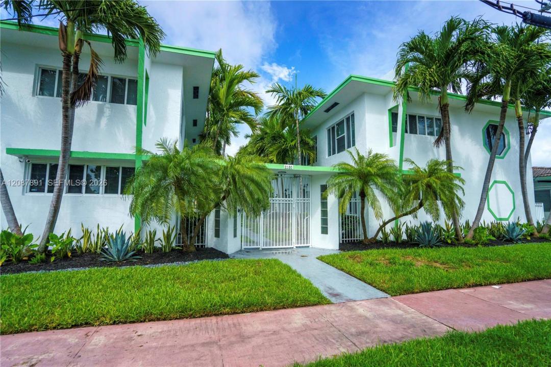 2180 Bay Dr 4B, Miami Beach, Florida 33141, USA