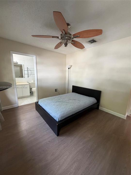 9900 W Calusa Club Dr 1, Miami, Floride 33186, États-Unis