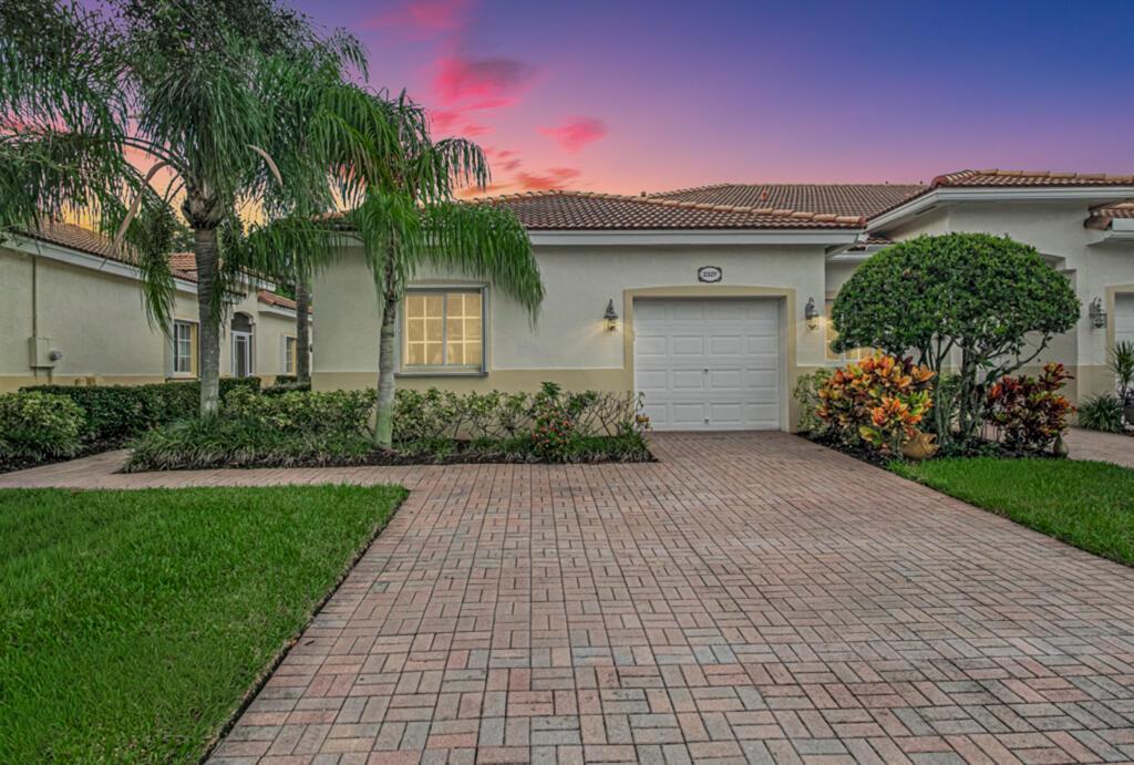 2327 WINDJAMMER Way, West Palm Beach, Flórida 33411, Estados Unidos