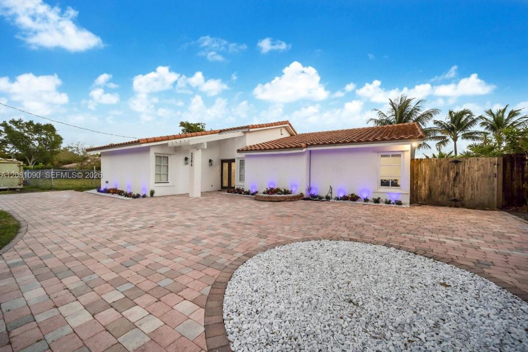 2286 NE 215th St, Miami, Floride 33180, États-Unis
