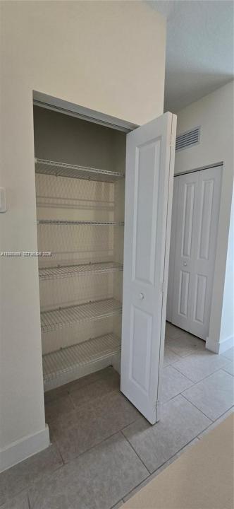8167 NW 41st St E-302, Doral, Floride 33166, États-Unis