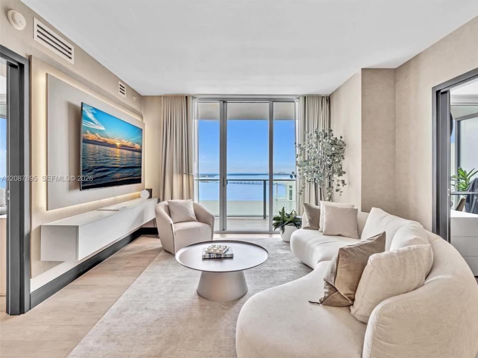 1300 NE Brickell Bay Dr 2905, Miami, Florida 33131, USA