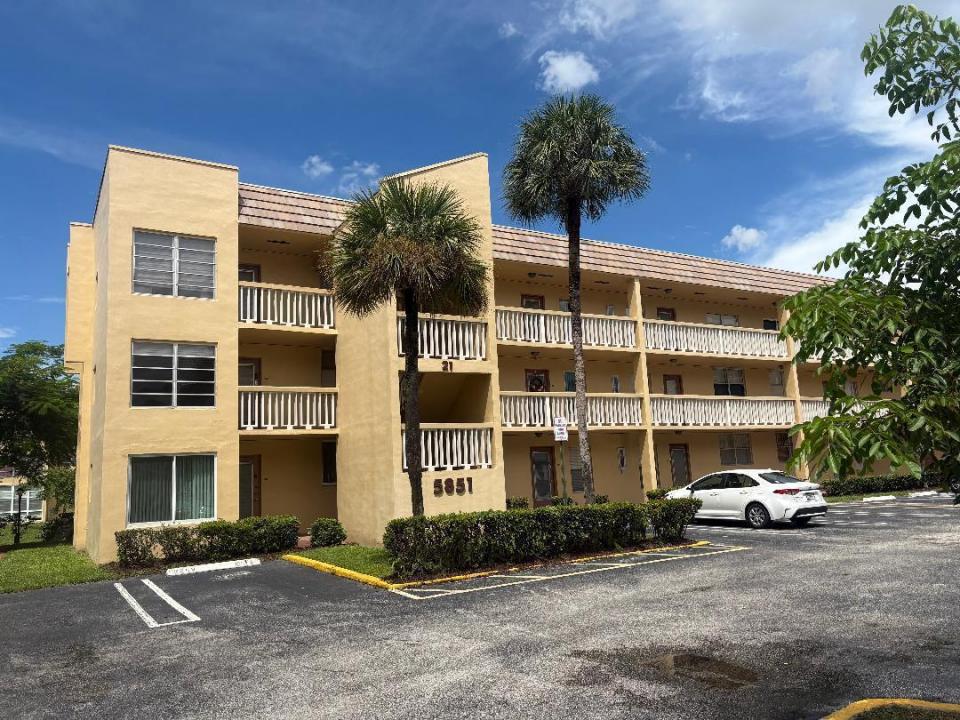 5851 NW 62ND Avenue 201, Tamarac, Floride 33319, États-Unis