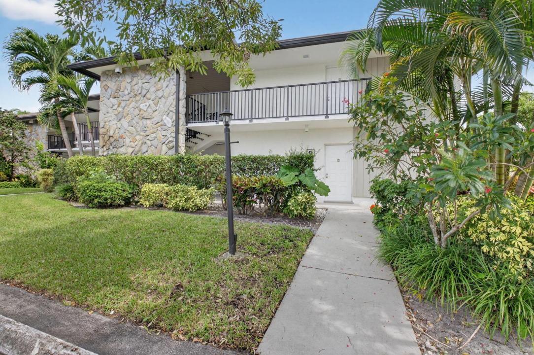 451 Greensward Lane 104-B, Delray Beach, فلوريدا 33445, الولايات المتحدة