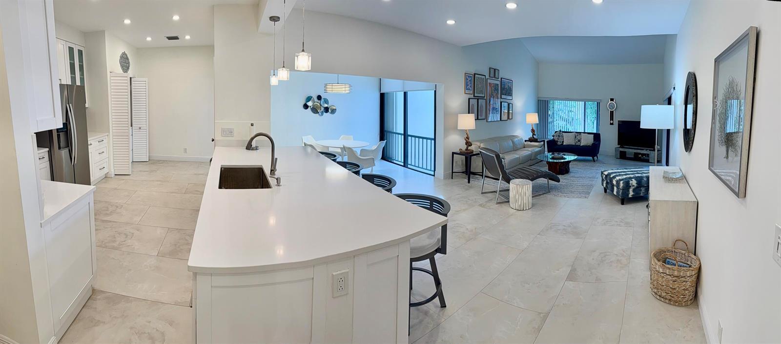 1640 Twelve Oaks Way 305, North Palm Beach, Floryda 33408, USA