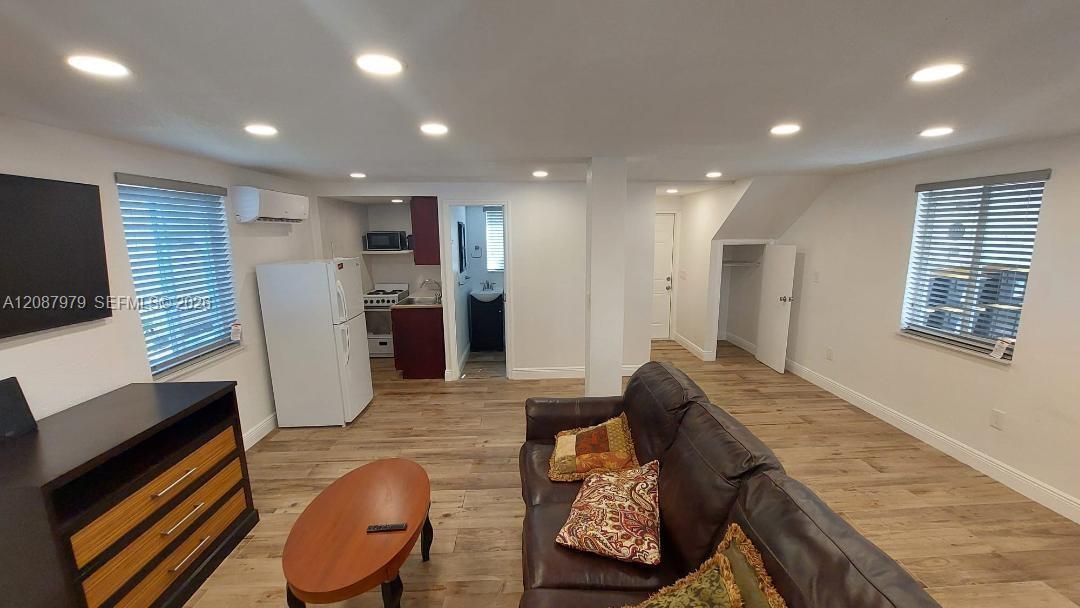 1727 Plunkett St BACK, Hollywood, Florida 33020, Stati Uniti