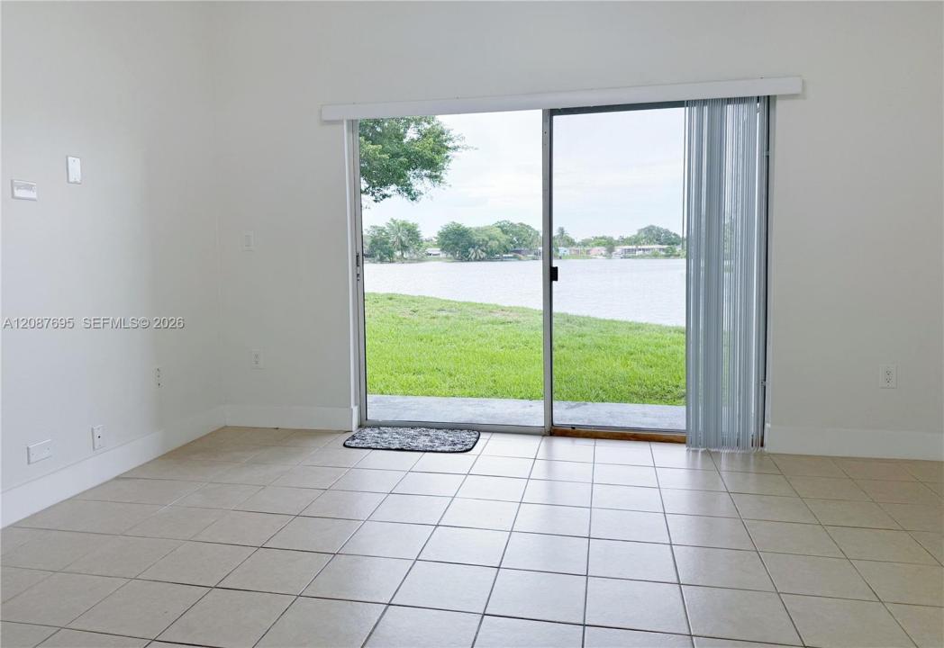 2001 NW 96th Ter 10J, Pembroke Pines, Florida 33024, USA