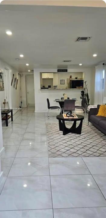 144 NW 7th Ave 1, Dania Beach, Florida 33004, Stati Uniti