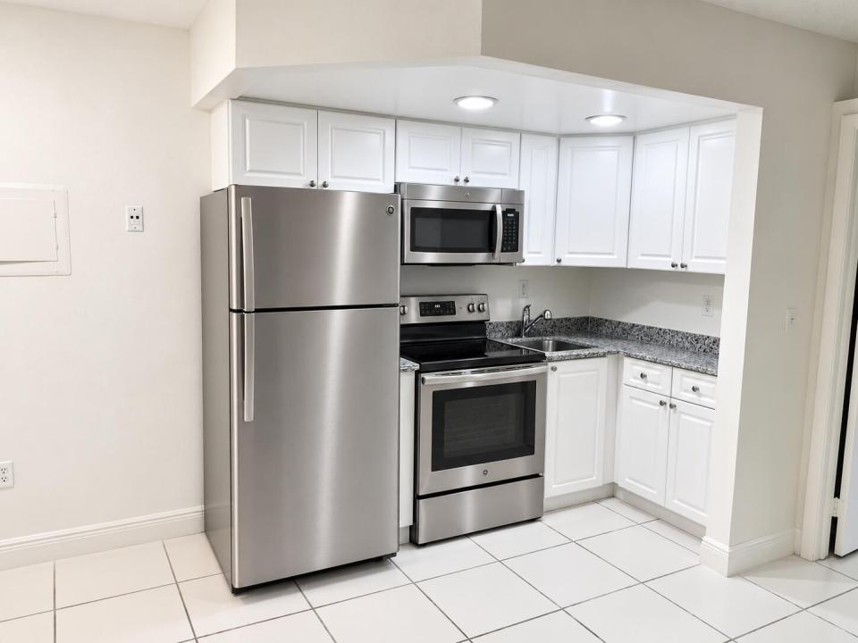 19455 NE 10 Avenue 2-318, North Miami Beach, Floride 33179, États-Unis