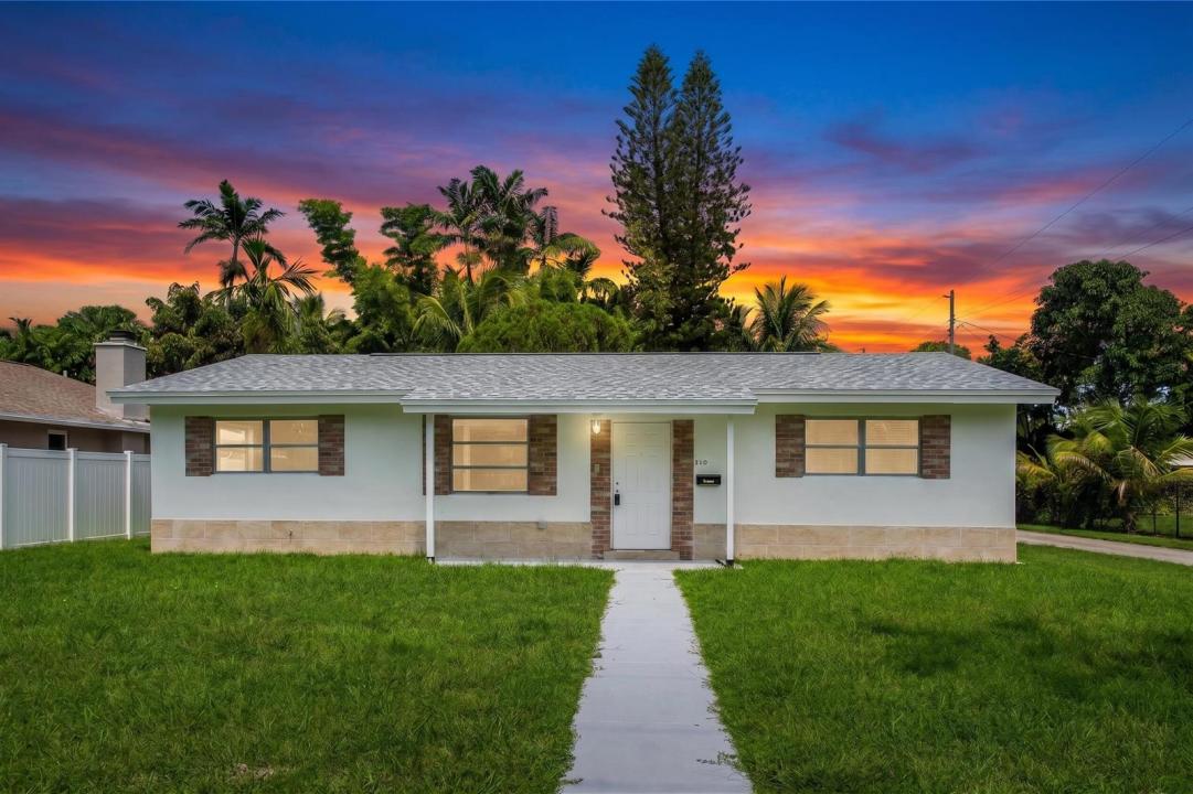 210 NE 5TH Avenue, Dania Beach, Floride 33004, États-Unis