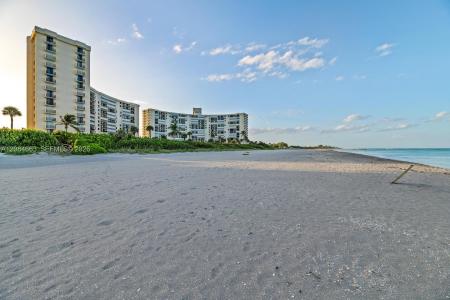 400 Ocean Trail Way 302, Jupiter, Florida 33477, USA