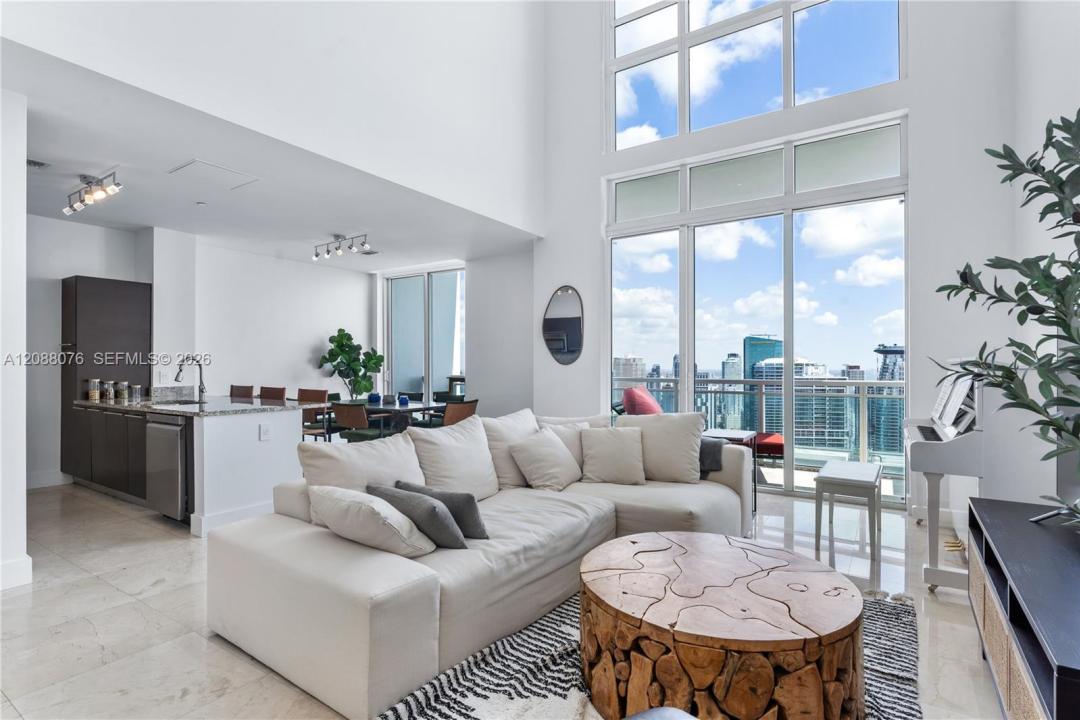 950 Brickell Bay Dr 5506, Miami, Florida 33131, USA
