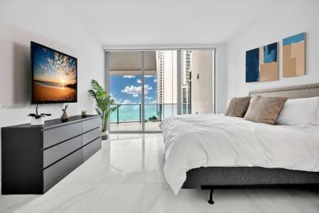 17550 Collins Ave 1003, Sunny Isles Beach, Florida 33160, USA