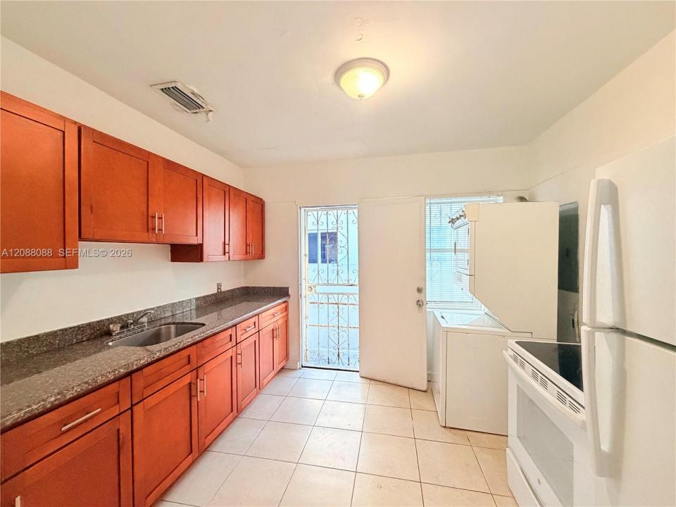 2410 NW 34th St 2, Miami, Florida 33142, Stati Uniti