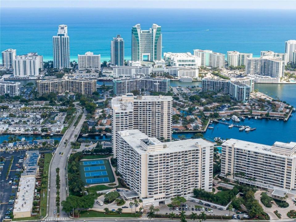 600 Three Islands Blvd 1113, Hallandale Beach, Floryda 33009, USA