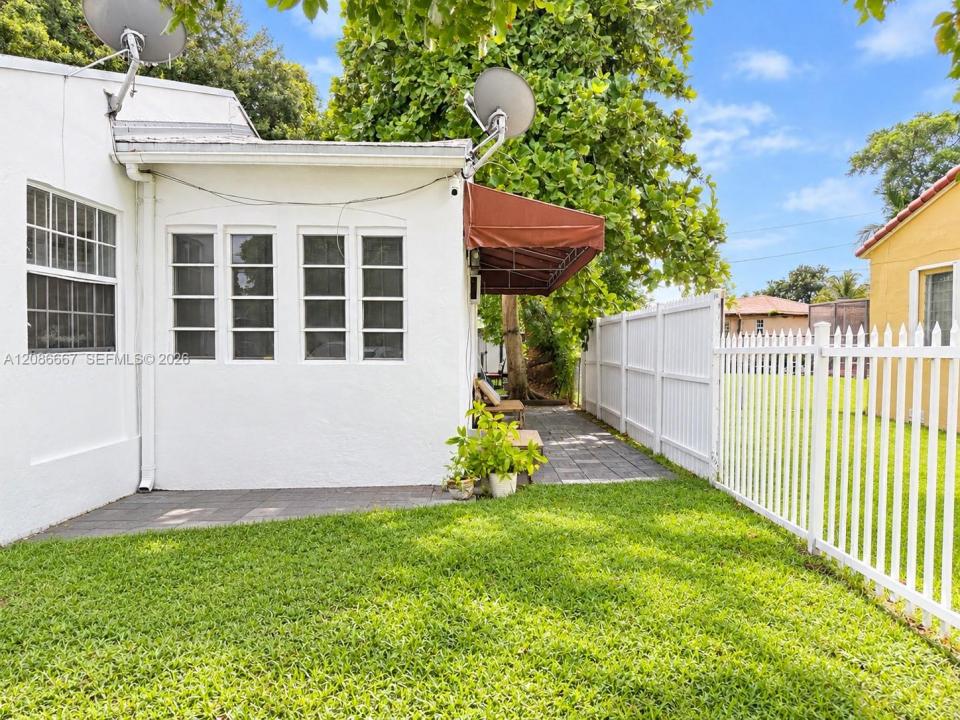 9260 Little River Blvd B, Miami, Floride 33147, États-Unis