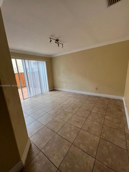 7329 NW 174th Ter 101, Hialeah, Florida 33015, Stati Uniti