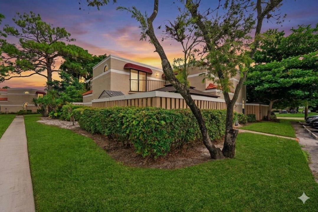 4240 Village Drive D, Delray Beach, Florida 33445, USA