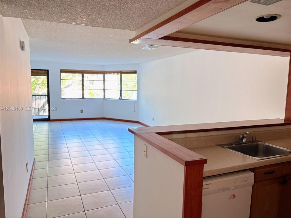 20860 San Simeon Way 303-6, Miami, Florida 33179, USA