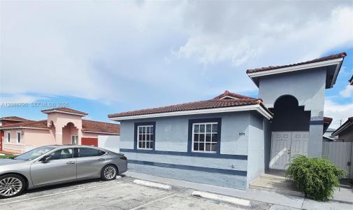9319 NW 121 ST 9319, Hialeah Gardens, Florida 33018, USA