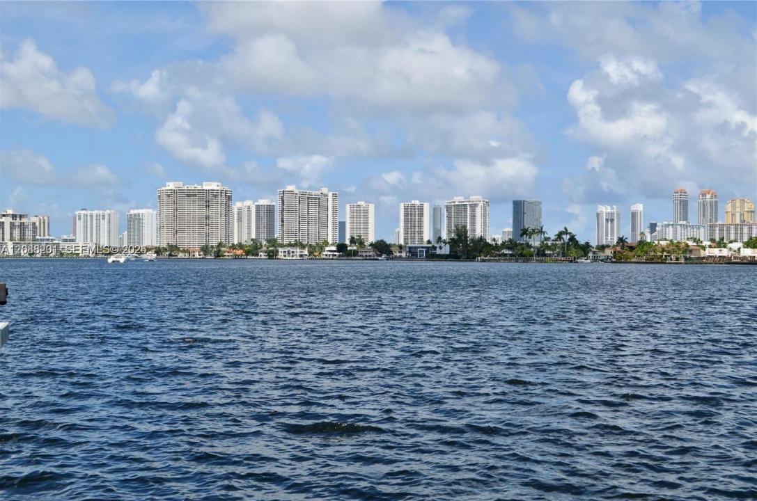 16570 NE 26th Ave 4D, North Miami Beach, Floride 33160, États-Unis